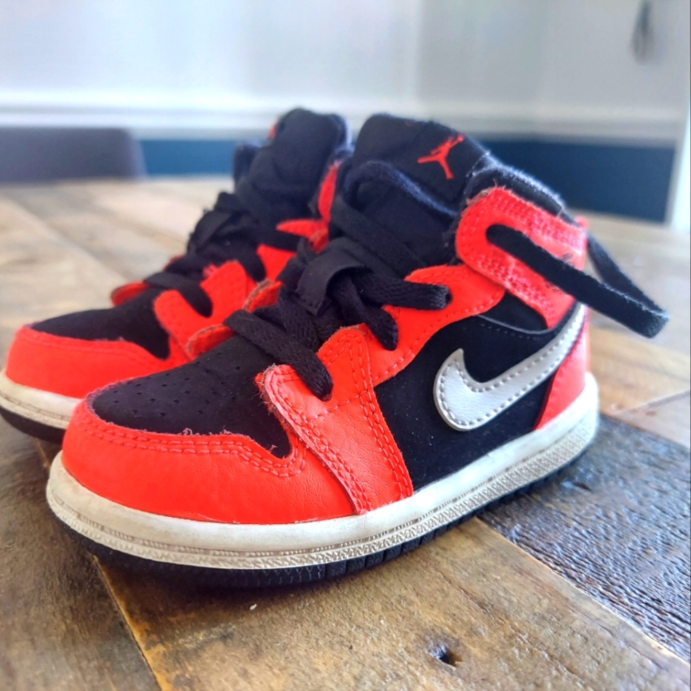 Childrens Air Jordan 1 black and red size 6